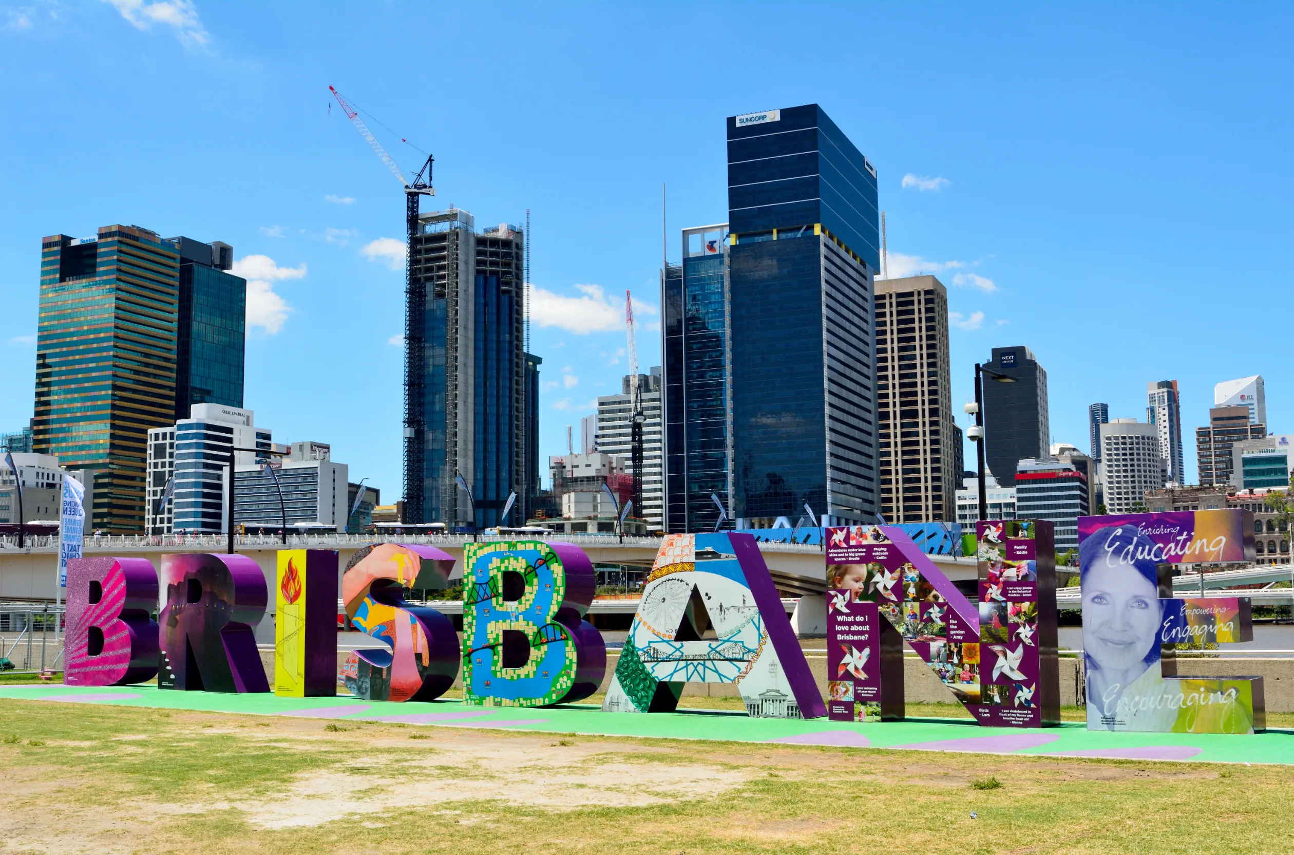 letters making brisbane sign in south bank parklands