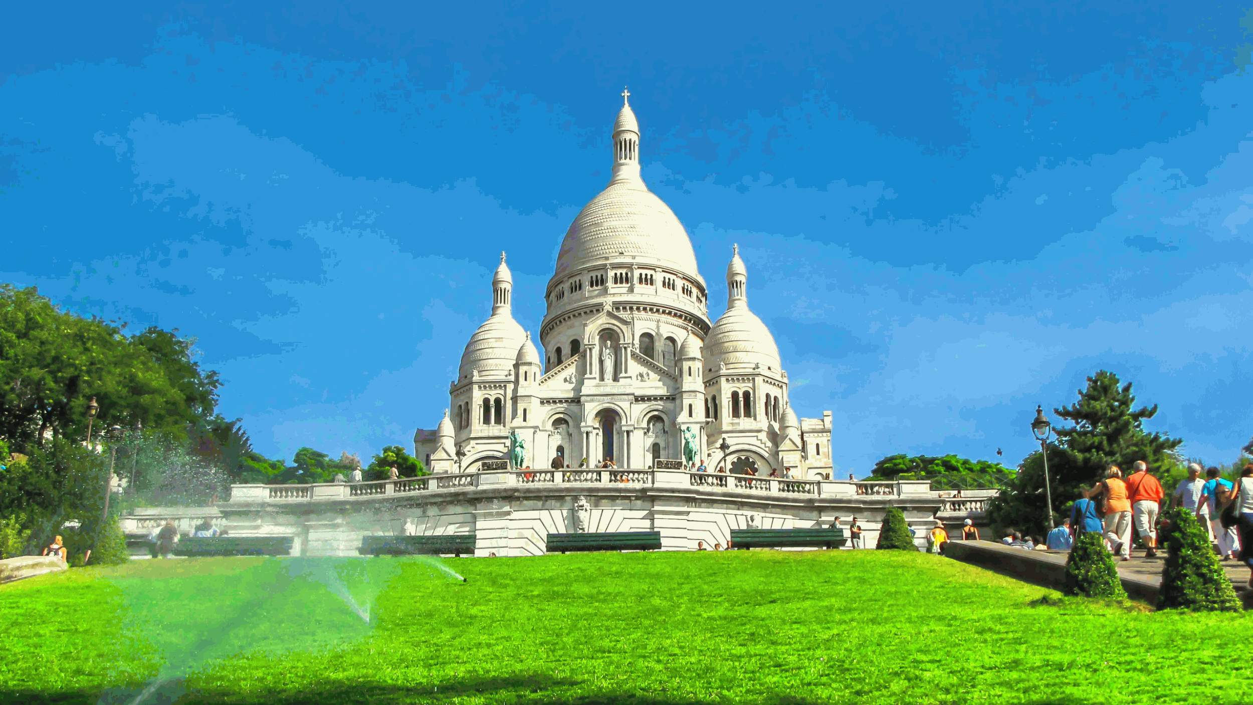 the famous sacre coeur cathedral in paris france